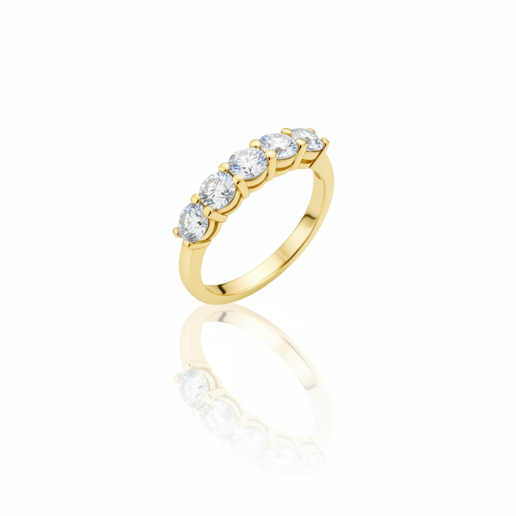 Five-stone diamond ring in yellow gold with reflection